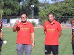 CEO-Win-Bernadino-bersama-pelatih-kepala-Semen-Padang-FC-Eduardo-Almeida.jpg