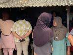 Caption-Masyarakat-ramai-berada-di-rumah-salah-satu.jpg