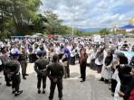 DEMO-PPPK-Ribuan-tenaga-gvenggeladati-Parit-Malintang-Pd.jpg
