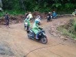 Dipenuhi-Lumpur-dan-Licin-BPBD-Terus-Bersihkan-Material-Longsor-di-Kelok-39-Akses-Jalan-Buka-Tutup.jpg