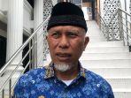 Gubernur-Sumbar-Mahyeldi-memberikan-tanggapan-terhadap-aksi-penolakan.jpg