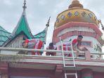 Hari-Bhayangkara-Ke-77-Polda-Sumbar-Revitalisasi-Surau-Tuo-Taram-dan-Makam-Syekh-Burhanuddin.jpg
