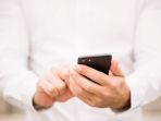 Ilustrasi-seseorang-memainkan-HP-Dok-Freepik.jpg