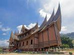 Istana-Pagaruyung.jpg