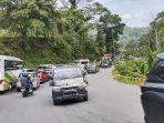 Jalan-Lembah-Anai-yang-menghubungkan-Kota-Padan.jpg