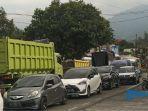 Jalan-Padang-Bukittinggi-di-Panyalaian-Macet-Panjang-Antrean-Kendaraan-Mengular-hingga-6-Km.jpg