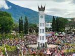 Jam-gadang-Bukittinggi-ramai.jpg