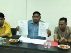 Juru-Bicara-Rijel-Yosep-yakni-Yonathan-Sirait-tengah.jpg