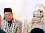 KAKEK-NIKAHI-GADIS-Tangkapan-layar-momen-pernikahan-kakek-Tarman-dan-Sheila-Arika.jpg