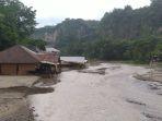 Kegiatan-pengerukan-sedimen-di-aliran-sungai-Batang.jpg
