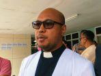 Ketua-Majelis-GPIB-Jemaat-Efrata-Padang-Salmon-Leatemia.jpg