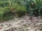 LONGSOR-DI-SOLOK-Akibat-hujan-deras-sejak-siang-hari-akibatkan.jpg