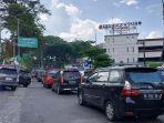 Lalu-lintas-menuju-Jam-Gadang-Bukittinggi.jpg