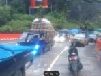 MULAI-DIBUKA-Akses-lalu-lintas-di-kelok-9-pasca-terjadi-l.jpg<pf>MULAI-DIBUKA-Akses-lalu-lintas-di-kelok-9-pasca-2.jpg<pf>MULAI-DIBUKA-Akses-lalu-lintas-di-kelok-9-pasca-1.jpg<pf>BISA-DILEWATI-Kendaraan-mulai-melewati-Kelok-9-2.jpg<pf>BISA-DILEWATI-Kendaraan-mulai-melewati-Kelok-9.jpg<pf>MULAI-DIBUKA-Akses-lalu-lintas-di-kelok-9-pasca-terjadi-longsor.jpg