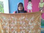 Melihat-Ceta-Bacorak-Kumanis-Batik-Tulis-Khas-Sijunjung-yang-Jadi-Produk-Unggulan.jpg