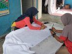 Membuat-Ceta-Bacorak-Kumanis-Jadi-Profesi-Sampingan-Bagi-Ibu-ibu-di-Nagari-Kumanis-Sijunjung.jpg