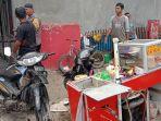 Minibus-Tabrak-5-Gerobak-PKL-di-SDN-37-Anduring-Padang-Gerobak-Terbalik-dan-Kuah-Sate-Berserakan.jpg