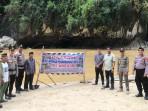 Polisi dan Satpol PP Sijunjung Pasang Spanduk Larangan PETI di Silokek, Ancam 10 Tahun Penjara