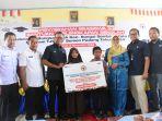 PT-Semen-Padang-Salurkan-Bantuan-Beasiswa-dan-Perlengkapan-Sekolah-untuk-Pelajar-di-Kota-Dumai.jpg