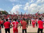 Para-pemain-pelatih-dan-manajemen-Semen-Padang-FC-mendata.jpg