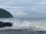 Pasir-terbawa-gelombang-tinggi-di-Jalan-Saju.jpg