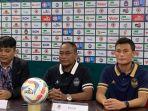 Pelatih-Kepala-PSIM-Yogyakarta-Kas-Hartadi-di-Padangbv.jpg