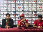 Pelatih-Semen-Padang-FC-Delfiadri-tengah.jpg
