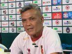 Pelatih-Sriwijaya-FC-Hendra-Susilo-saat-membeberkan-adanya-pemain-asing-baru.jpg