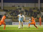 Pemain-Sada-Sumut-FC-saat-menggiring-bola-melewat.jpg