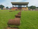 Pembongkaran-rumput-GOR-Haji-Agus-Salim-kandang-Semen-Padang-FC.jpg