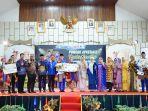 Pemenang-Duta-Genre-Kabupaten-Solok-Selatan-2024-bersama-Bupati-Solok-Selatan.jpg