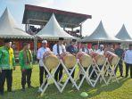 Pemukulan-gendang-oleh-Bupati-Sijunjung-Benny-Dwifa-Yuswir.jpg
