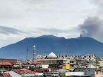 Penampakan-erupsi-Gunung-Marapi-Sumatera-Barat-dari-Benteng-Pasar.jpg