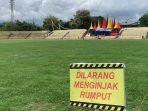 Penampakan-rumput-di-lapangan-Stadion-Agus-Salim-Padang.jpg