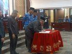Penandatanganan-Ranperda-RTRW-oleh-Ketua-DPRD-Sumbar-Muhidi-fgs.jpg