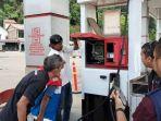 Pengecekan-dilakukan-Jalan-Lintas-Sumatera-Desa-Muaro-kalaban-Kecamatan.jpg