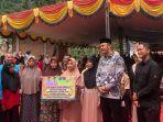 Penyerahan-simbolis-bantuan-BPBL-di-SDN-17-Tamparunggo-Sumpur-Kudus-Sijunjung-Sabtu-16122023.jpg