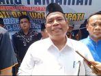 Petahana-Bupati-Padang-Pariaman-Suhatri-Bur-mendaftarkan-diri-di-tiga-Partai-Politik.jpg