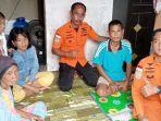 Petugas-Kantor-SAR-Palembang-mendatangi-rumah-sopir-yang-truknya-terjun-ke-dalam-jurang.jpg