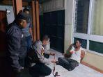 Polisi-bersama-warga-saat-mengamankan-salah-seorang-pelaku-pencurian.jpg