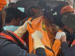 Proses-evakuasi-korbab-hanyut-di-dekat-Jembatan-Kurao-Jalan-Kurao-K.jpg