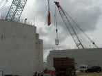Proses-pengangkatan-balok-Girder-di-Nagari-Kapalo-Hilalang-Kecamat.jpg