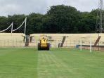 Proses-perataan-lapangan-Stadienggunakan-alat-berat-Kamis-10102024.jpg