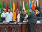 Rapat-Paripurna-di-DPRD-Sumbar-2852025.jpg