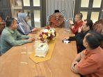 Rektor-UIN-Bukittinggi-bersama-jajarannya-mendatangi-Gubernur-Sumbar-untuk-memintaumbar.jpg
