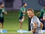 SENYUM-PELATIH-ARAB-Pelatih-Arab-Saudi-Herve-Renard.jpg