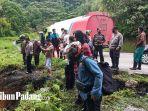 Satu-truk-bersama-satu-unit-sepeda-motor-terguling-ke-dalam-jurang-di-Kelok-Banto-Sitinjau-Lauik3.jpg