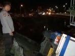 Satu-unit-mobil-box-terguling-di-dekat-Jembatan-Marapalam-Kecamatan-Padang.jpg