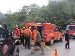 Satu-unit-truk-dilaporkan-jatuh.jpg