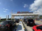 Sejumlah-kendaraan-mengantre-untuk-masuk-ke-Jalan-Tol-Padang-Sicincin.jpg